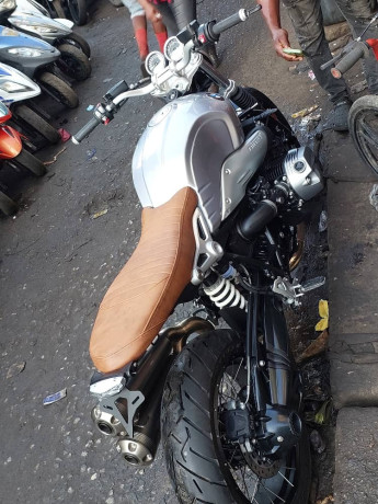 bmw-r-grey-big-3
